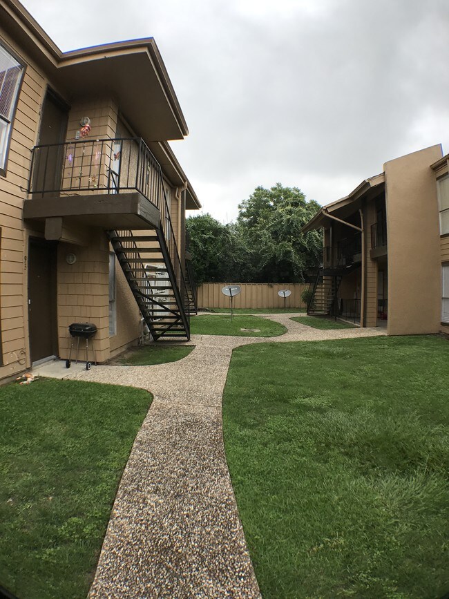 Leaf Hollow Apartments Houston, TX