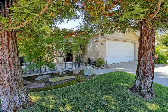 Building Photo - Available Now. Wonderful single story 3BR/...