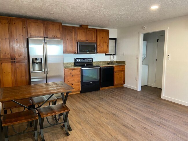 Building Photo - 355irv