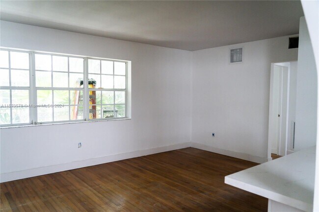 Foto del edificio - 1561 West Ave