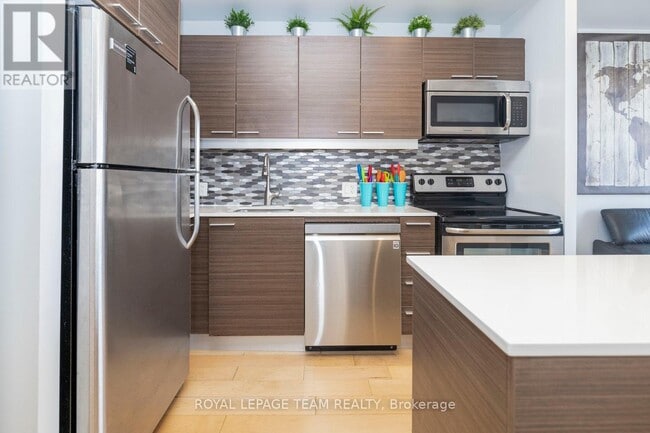 Photo du bâtiment - 354-354 Gladstone Ave