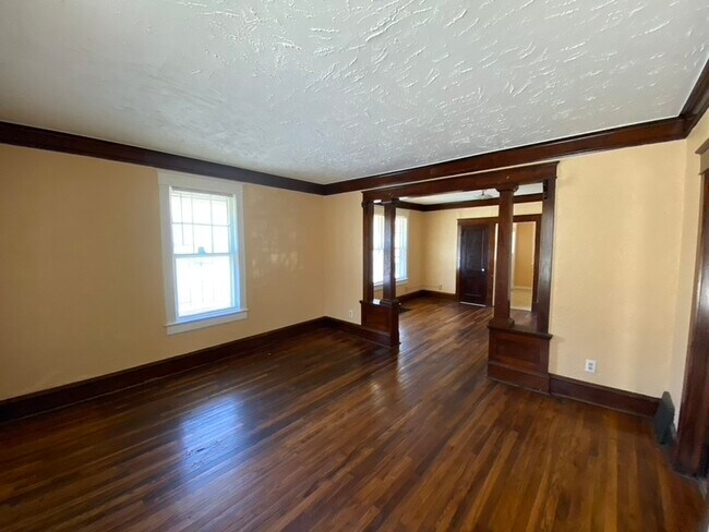 Building Photo - 3400 E 69th St