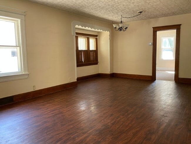 Foto del edificio - 214 N Bowen St