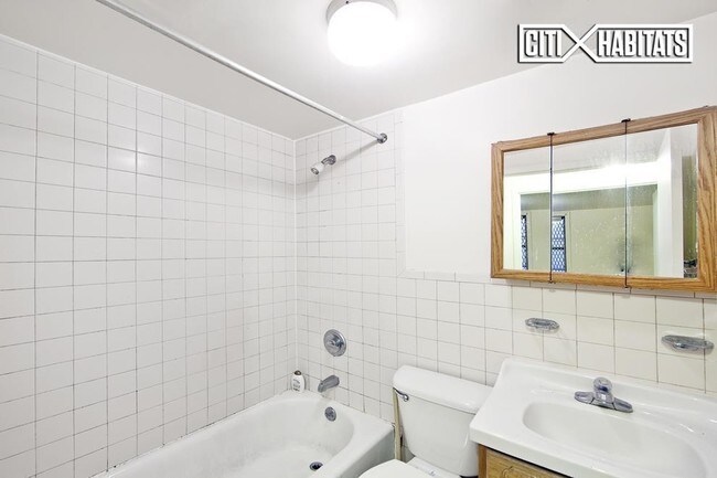 Foto del edificio - 355 E 10th St
