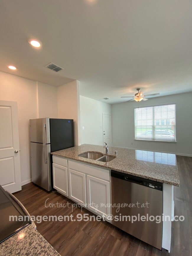 Foto del edificio - 1022 Rosewood St