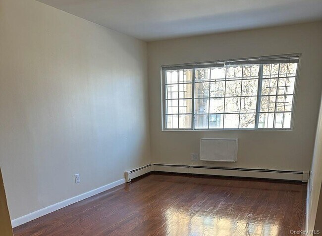 Foto del edificio - 858 E 175th St