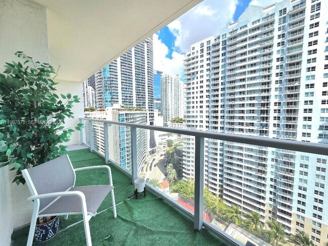 Foto del edificio - 1155 Brickell Bay Dr