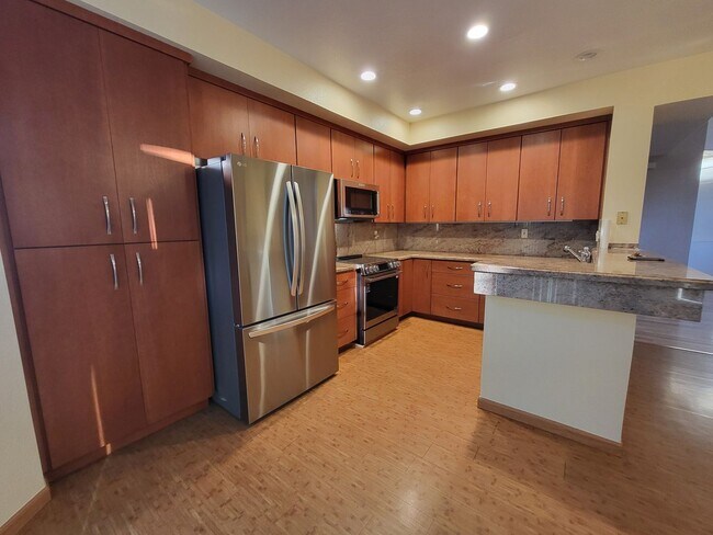 Foto del edificio - Two Story Duet Located in the Hills of Hercules, CA