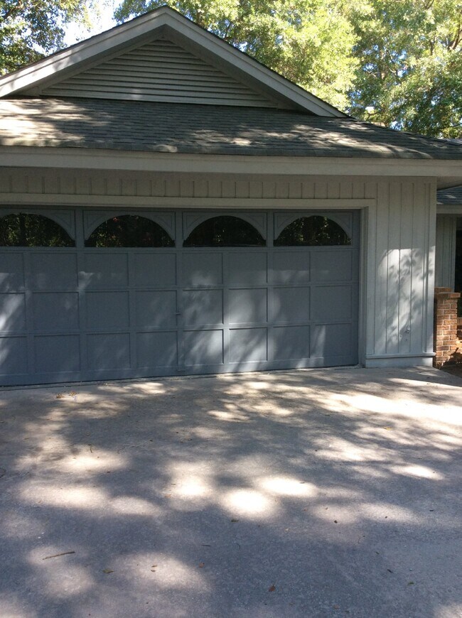Foto del edificio - Hilton Head Plantation Ranch Style Home With Lagoon View!