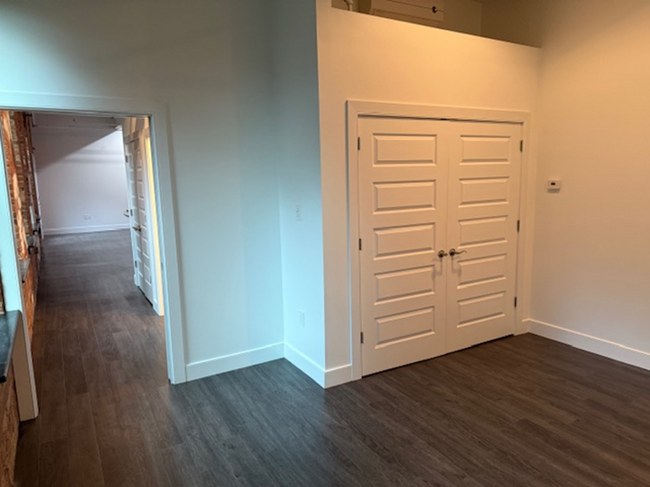 Foto del edificio - 820 W Market St