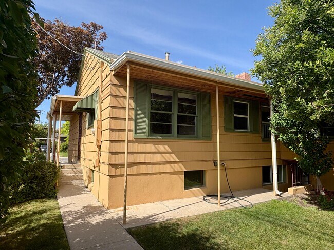 Foto del edificio - 1122 E Harrison Ave