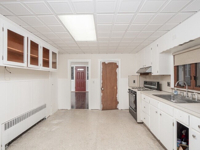 Building Photo - 68 Apthorp St
