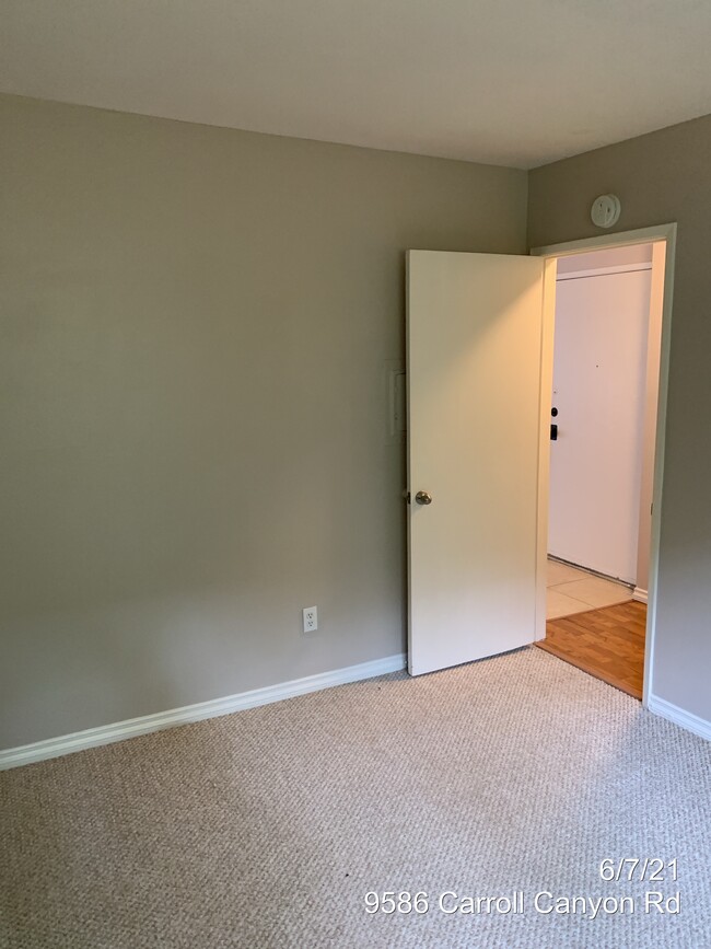Foto del edificio - 9586 Carroll Canyon Rd