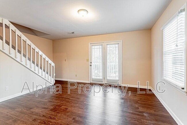 Building Photo - 213A Taylor Rd