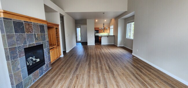 Foto del edificio - 1445 Highland View Loop