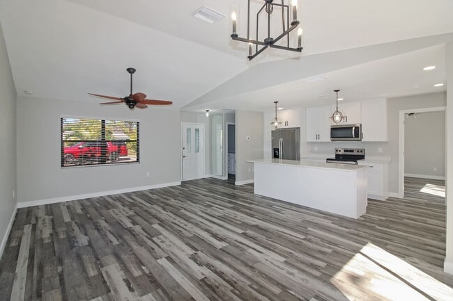 Building Photo - South Venice Annual Home for Rent