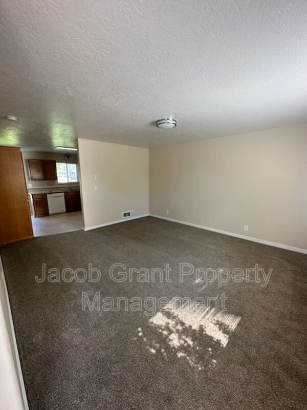Building Photo - 4946 Cole St