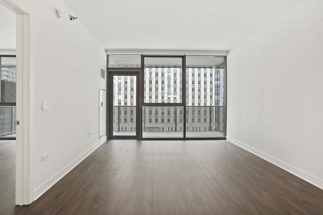 Building Photo - 229 W Hubbard St