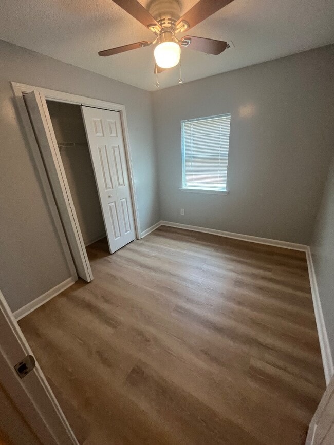 Foto del edificio - 2613 Dundeen St