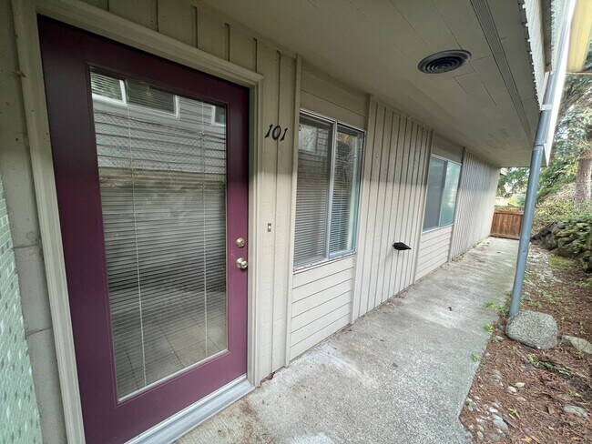 Building Photo - Renovated 1 Bedroom Unit in Magnolia