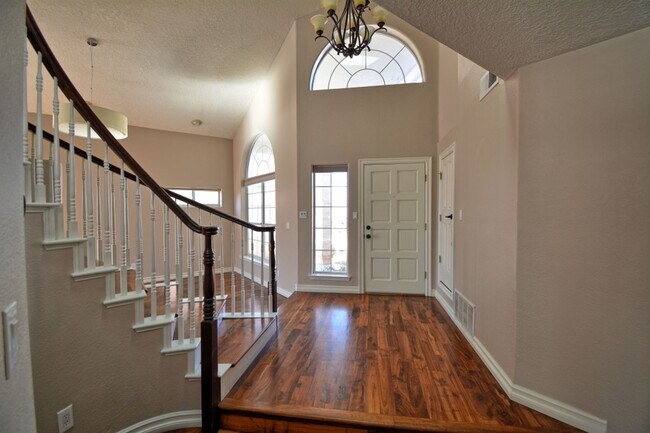 Building Photo - NE Heights Home