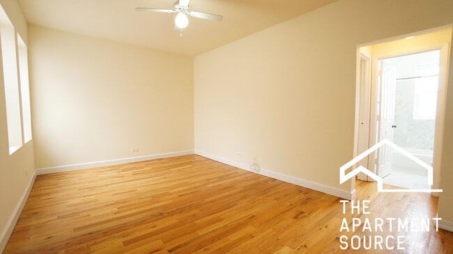 Foto del edificio - 2349 N Drake Ave