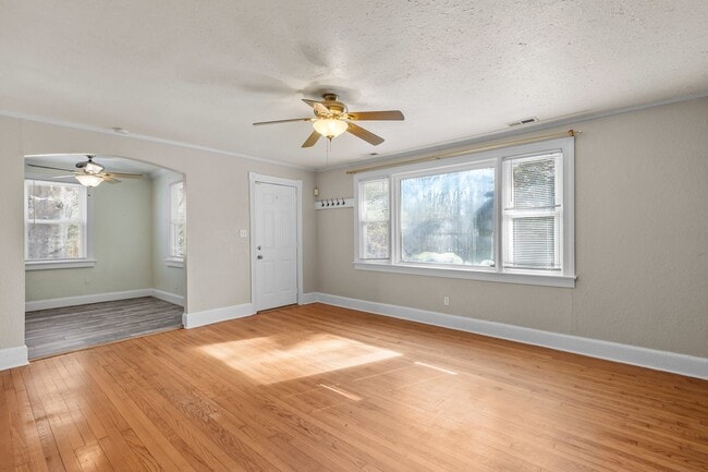 Foto del edificio - 8105 Longstreet Ln