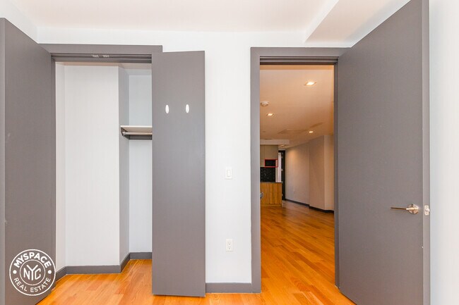 Building Photo - 258 Metropolitan Ave