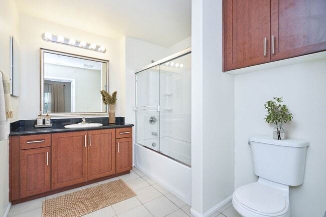 Large Bathroom - Lorenzo