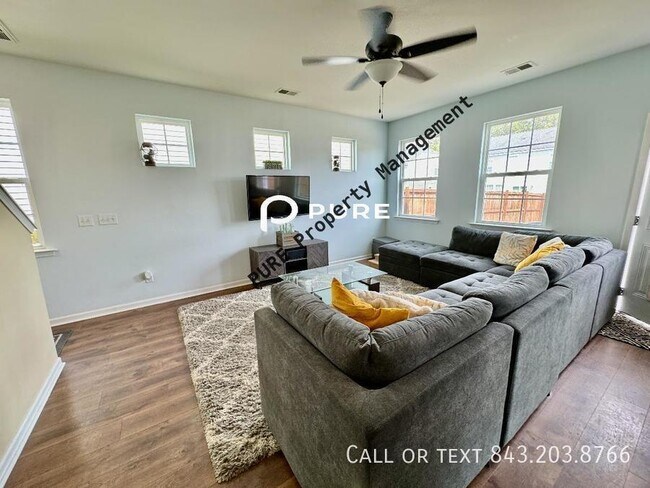 Building Photo - MoCo Home Available NOW!