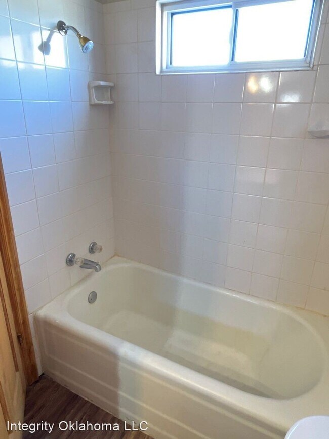 Building Photo - 1 br, 1 bath House - 2209 1/2 NE 16th Terrace