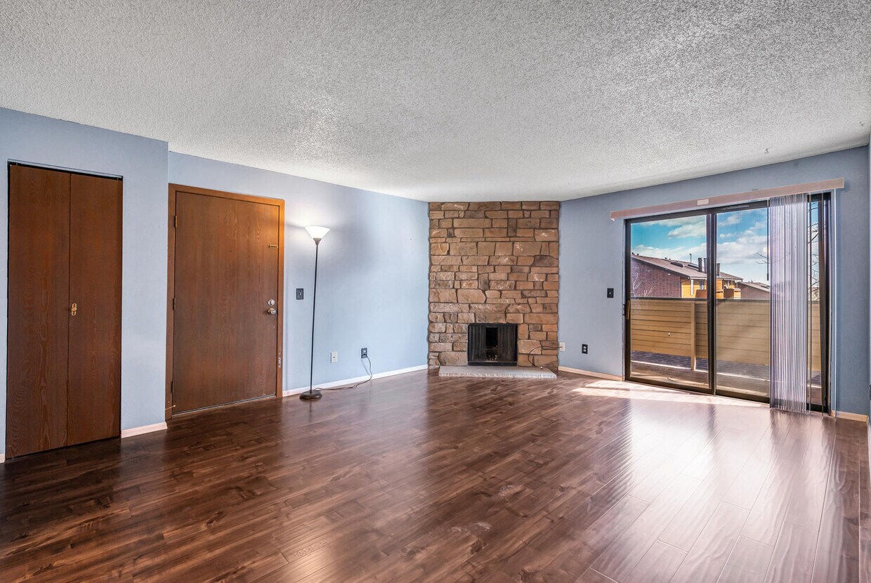 Primary Photo - 390 Zang St
