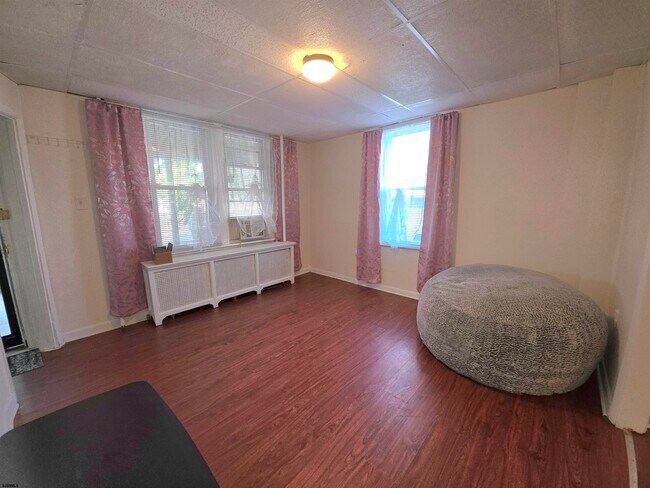 Foto del edificio - 604 N Indiana Ave
