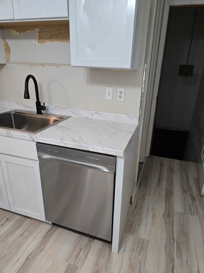 Building Photo - 5819 Medtree Pl