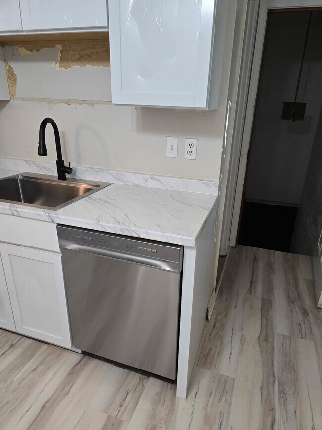 Foto del edificio - 5819 Medtree Pl