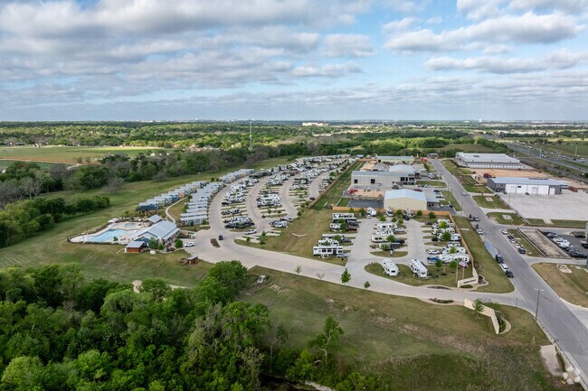 Foto del edificio - Redbud Ranch Cabin & RV Resort