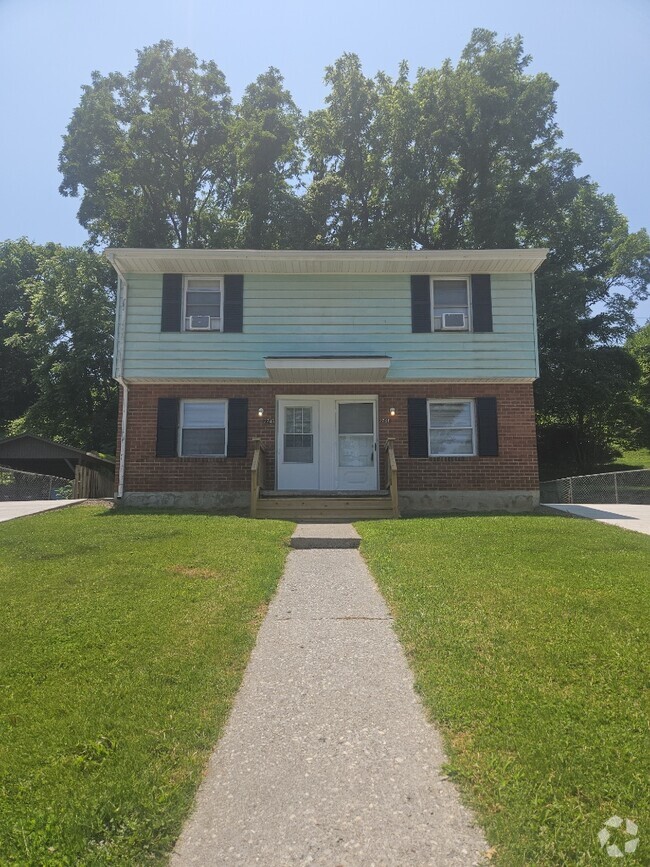 Building Photo - 2748 Kirkland Dr NW