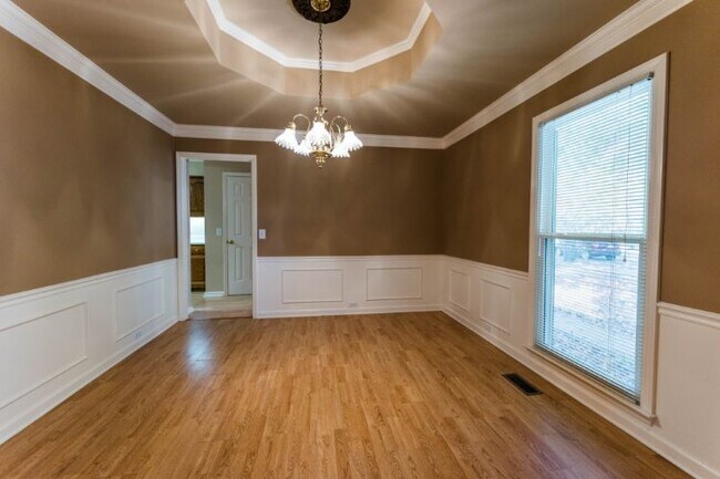 Building Photo - 1807 Newton Ave