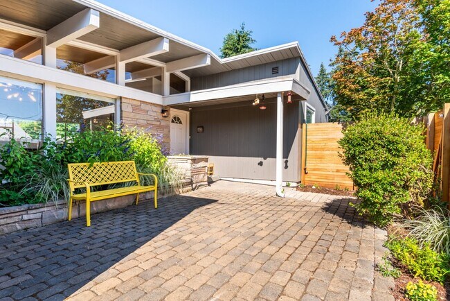 Foto del edificio - 4bd/1.75ba Shoreline Home