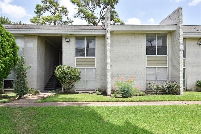 Building Photo - 1950 Spenwick Dr
