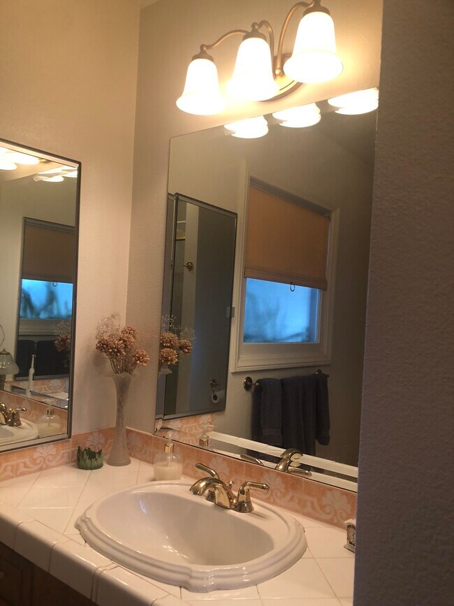 Foto del edificio - 0000 E Buena Vista Ave