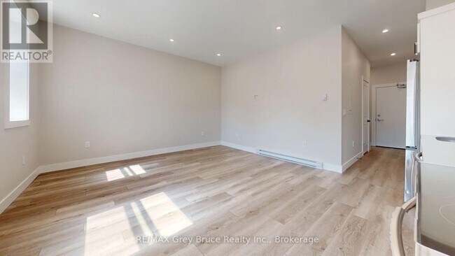 Photo du bâtiment - 39 1st Ave S