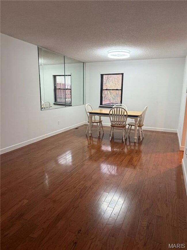 Foto del edificio - 13325 Hiddendale Ln