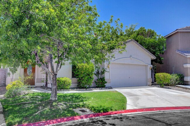 Building Photo - Gorgeous single story in the Northwest. Amazing yard with grass!