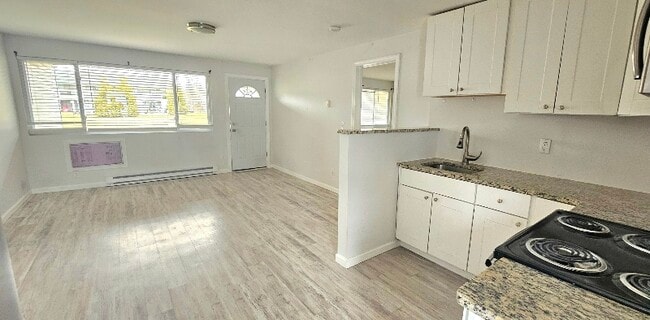 Foto del edificio - 125 Cosey Beach Ave