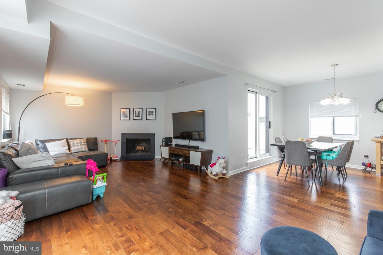 Primary Photo - 1720 Oakwood Terrace