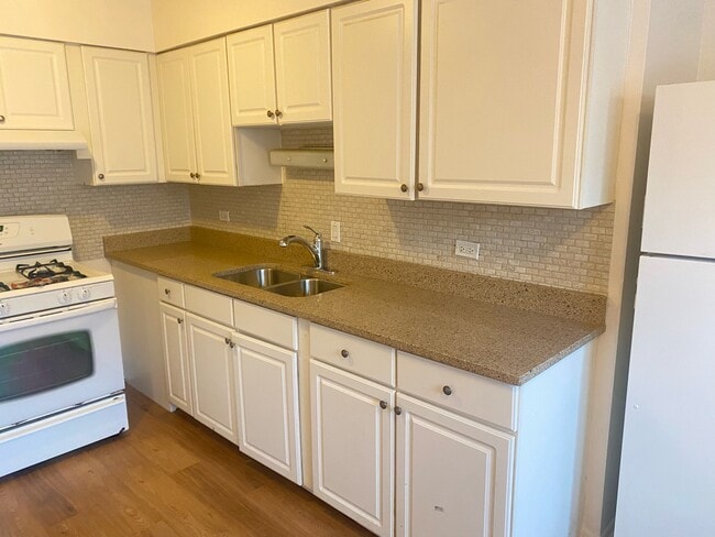 Kitchen - 10459 Carol Ct