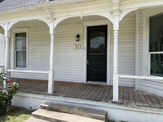 Foto del edificio - 312 N College St