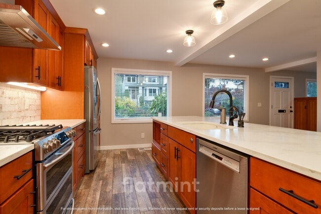 Foto del edificio - 8839 Densmore Ave N