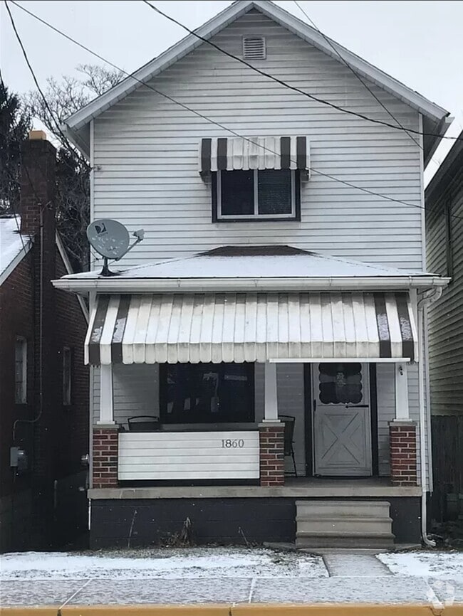 Building Photo - 1860 Main St